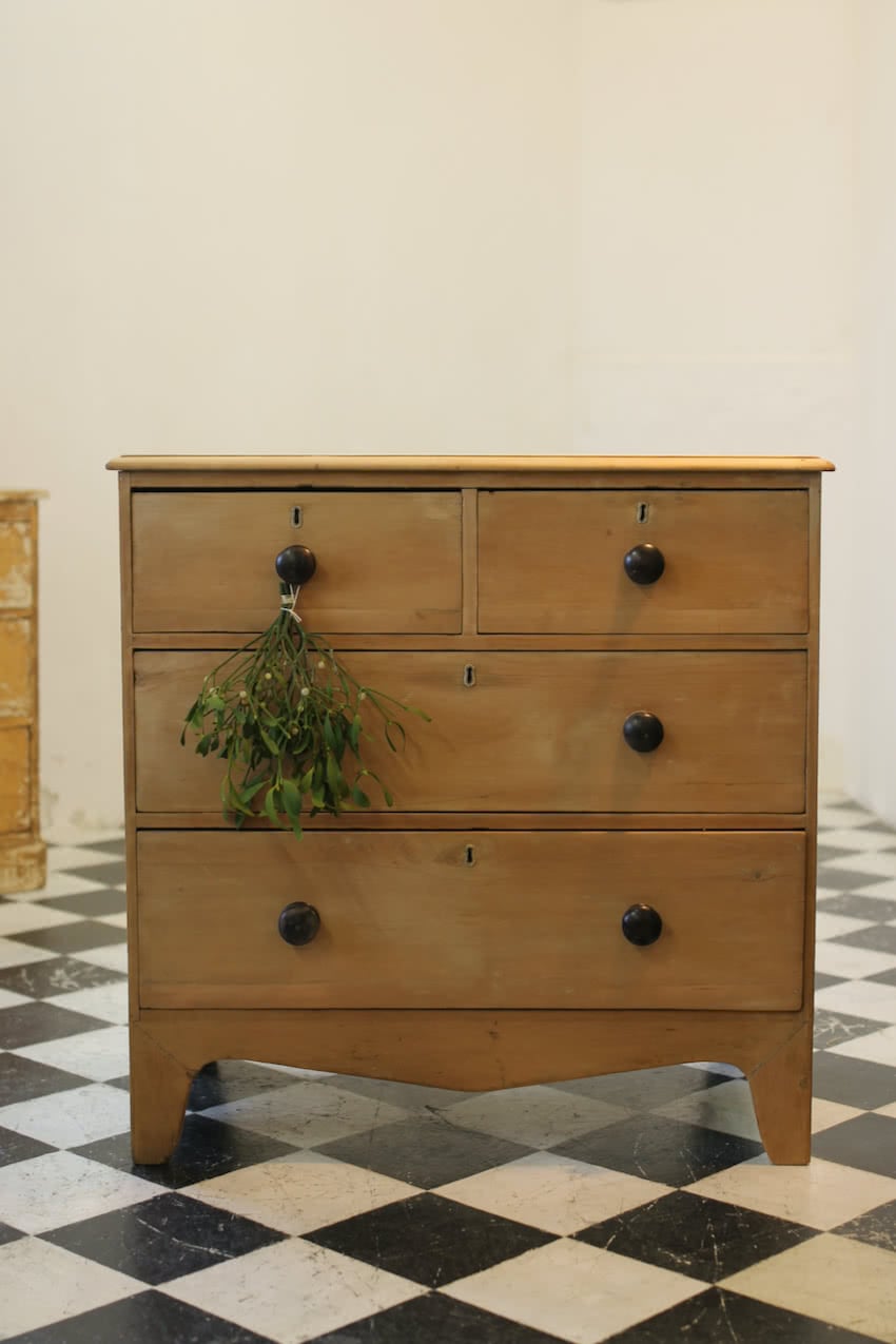 georgian pine chest of drawers