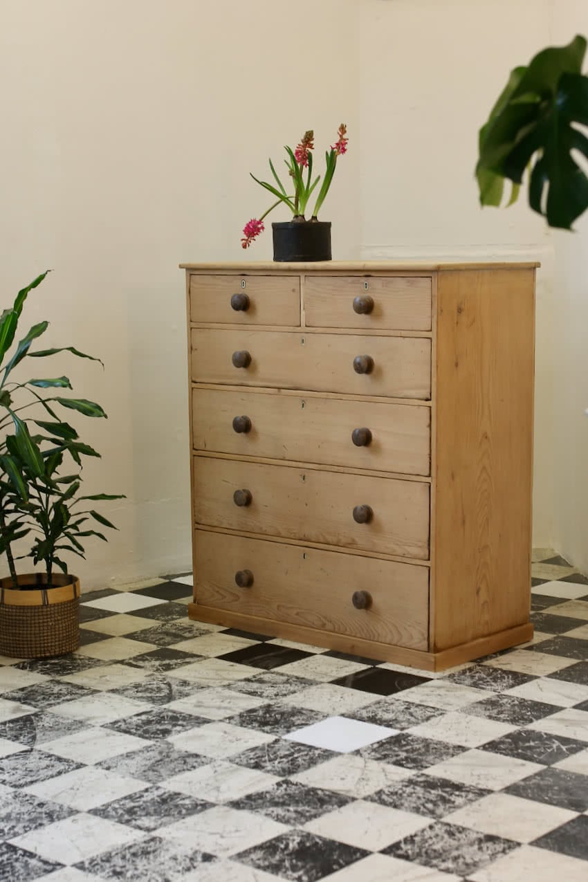 beautiful large six drawer scrubbed pine chest of drawers 4.jpeg