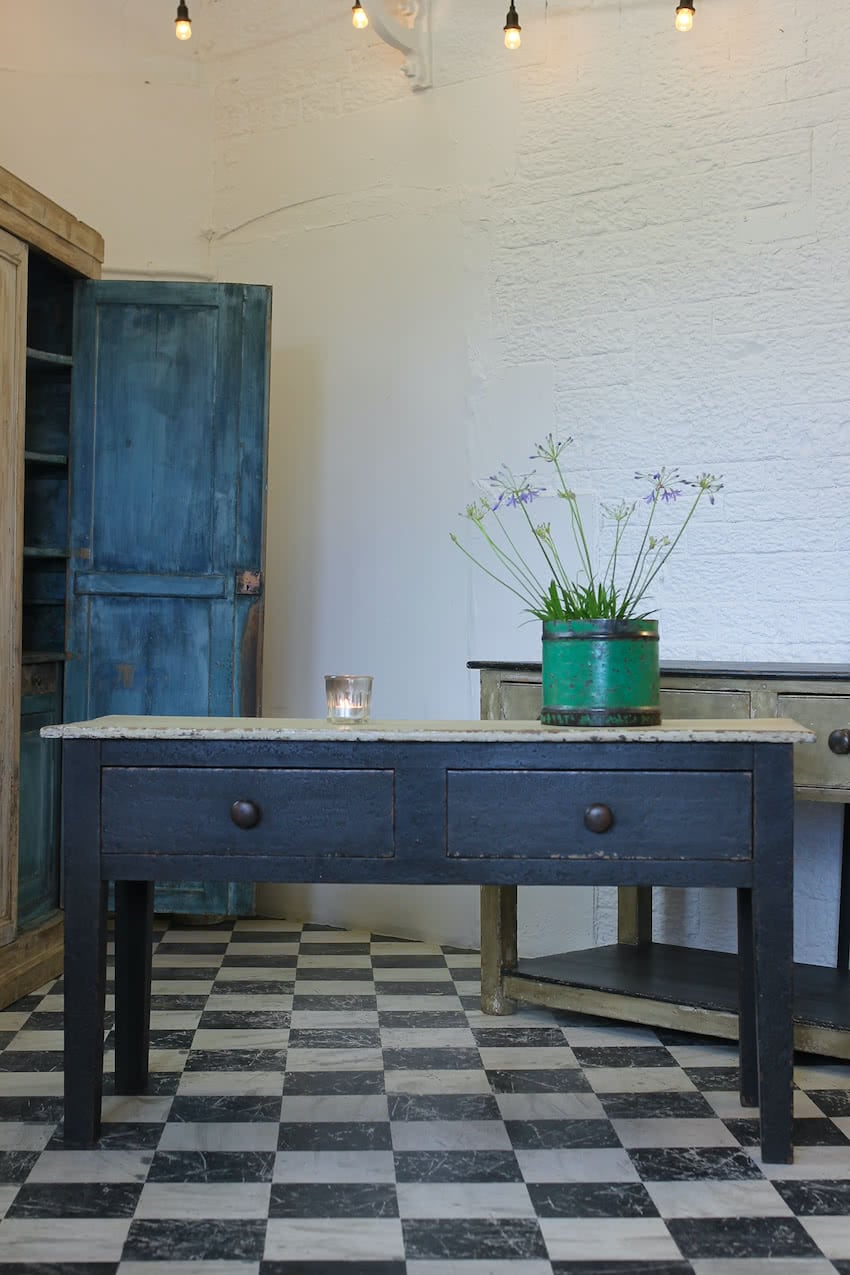 black and sand pine console console
