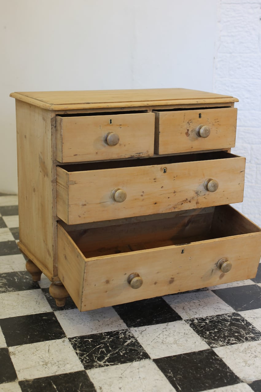 classic english chest 3.jpeg