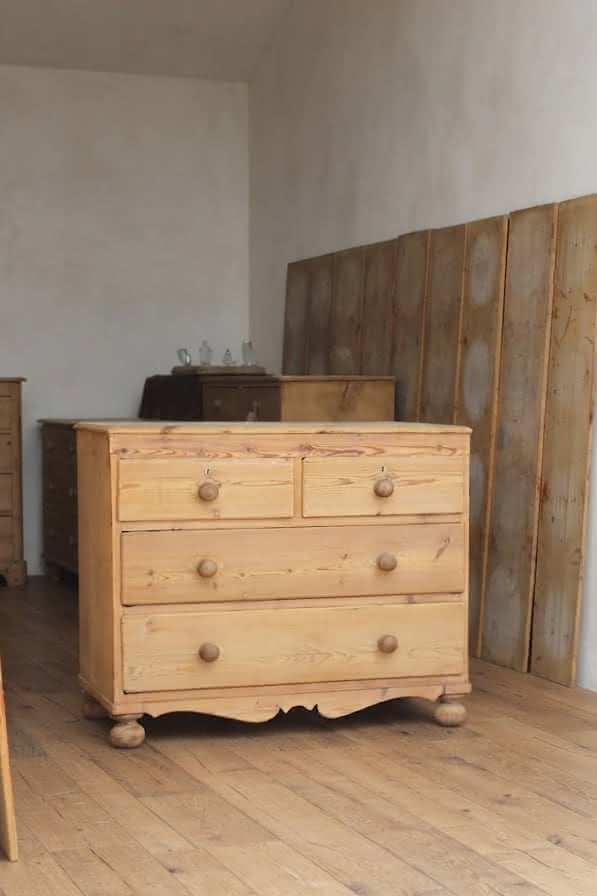 gorgeous fine antique pine chest with five graduating drawers, wooden knobs and new turned feet.