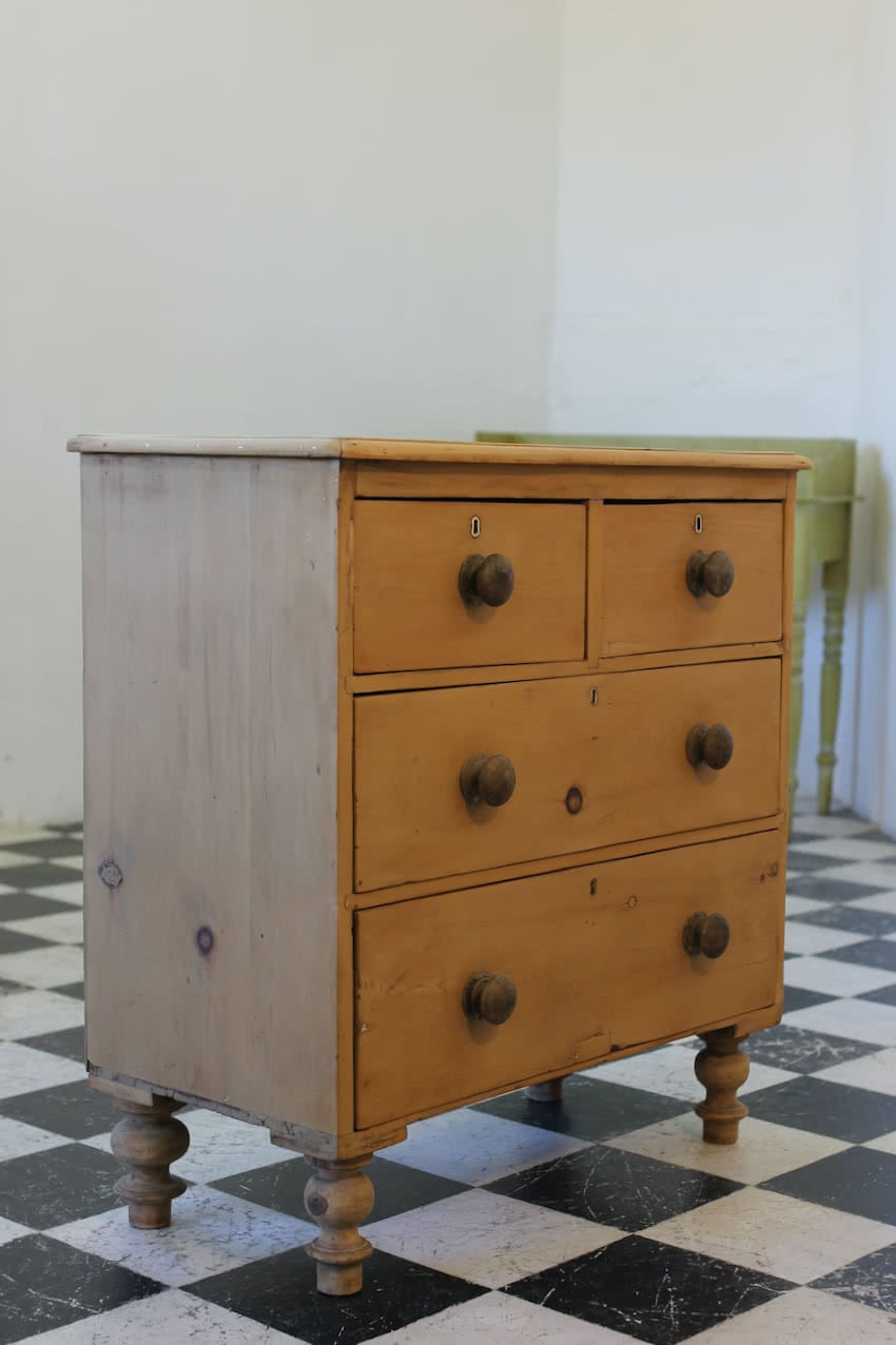 pretty classically shaped victorian pine chest, contrasting wooden knobs & original turned feet, old repair on the bottom drawer.