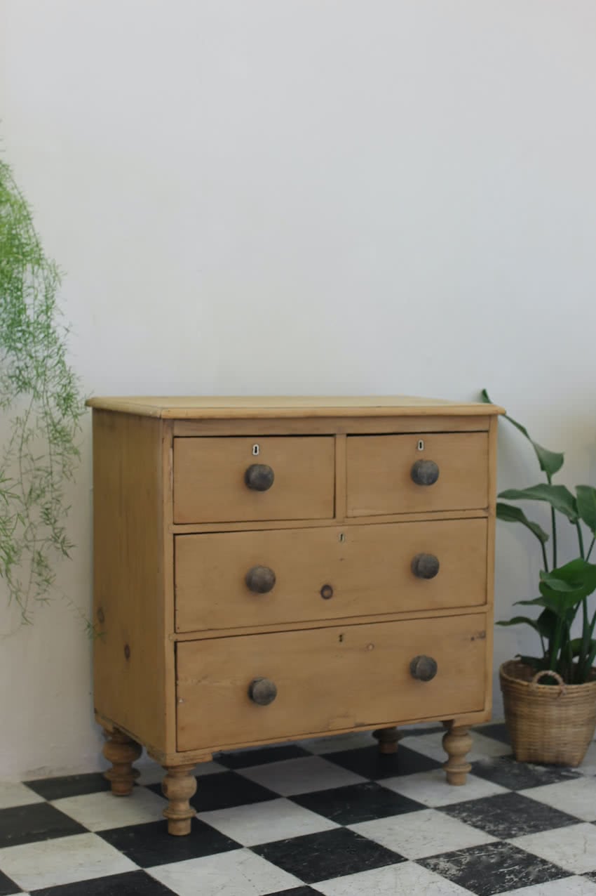 pretty classically shaped victorian pine chest, contrasting wooden knobs & original turned feet, old repair on the bottom drawer.