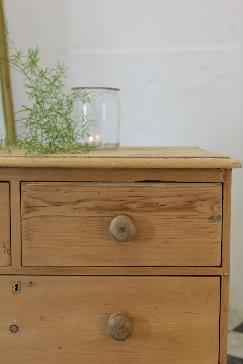 cute rustic looking classically shaped restored stripped pine victorian chest of drawers with original knobs and feet.