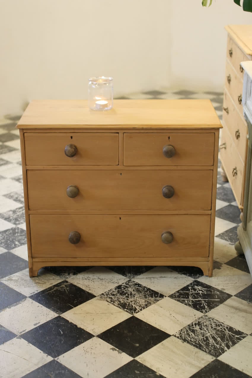 cute victorian stripped pine chest with contrasting wooden knobs and in natural finish with neat shaped plinth & feet.