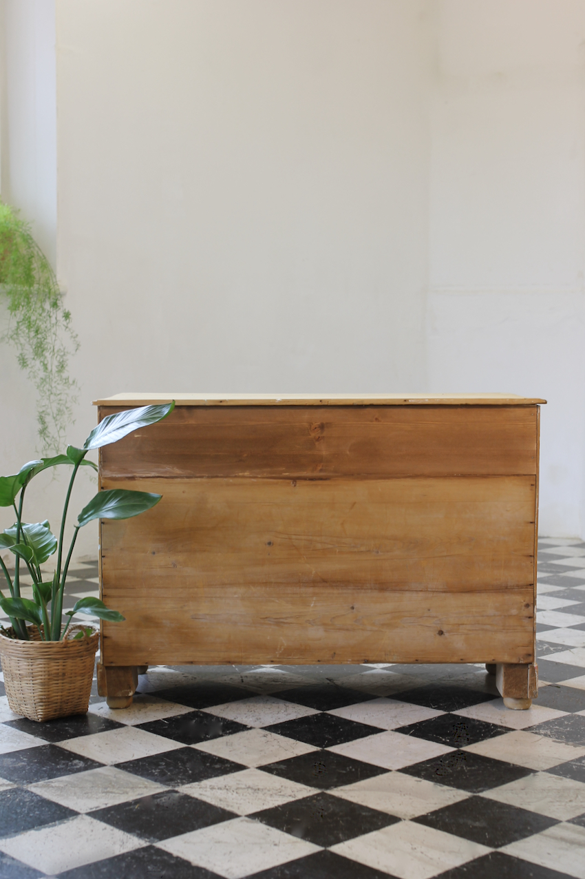 gorgeous early fine pine handscraped restored english chest with contrasting knobs original bun feet, with a natural finish.gorgeous early fine pine handscraped restored english chest with contrasting knobs original bun feet, with a natural finish.