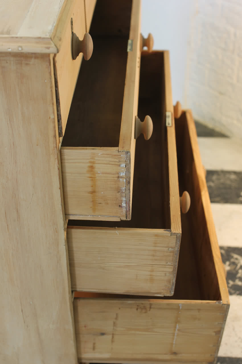 elegant english five drawer antique pine chest completey restored with new contrasting wooden & typical shaped bracket feet.