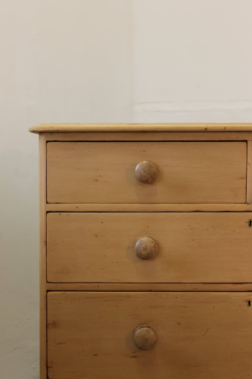 early large restored english pine chest of drawers with lovely fine pine without knots, original large wooden knobs & a rounded plinth at the base. 