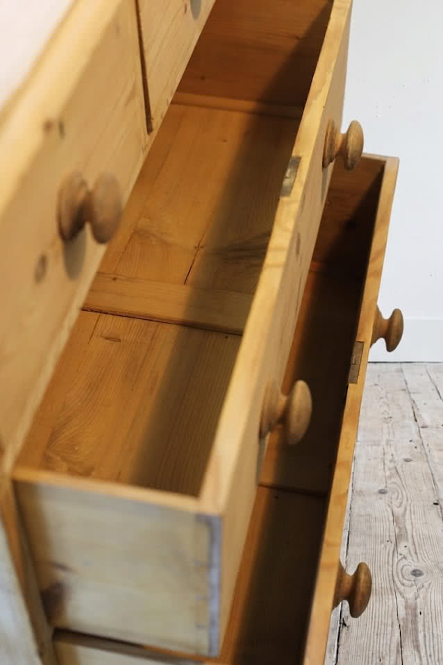 restored fine pine blonde victorian large chest of drawers with original wooden knobs and new turned tulip shaped feet.classic restored victorian pine four drawer chest with wooden knobs and new turned feet