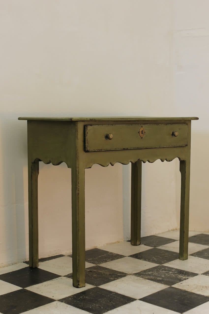 pretty georgian table with one long drawer, brass knobs and brass keyplane, the drawer has painted interior.