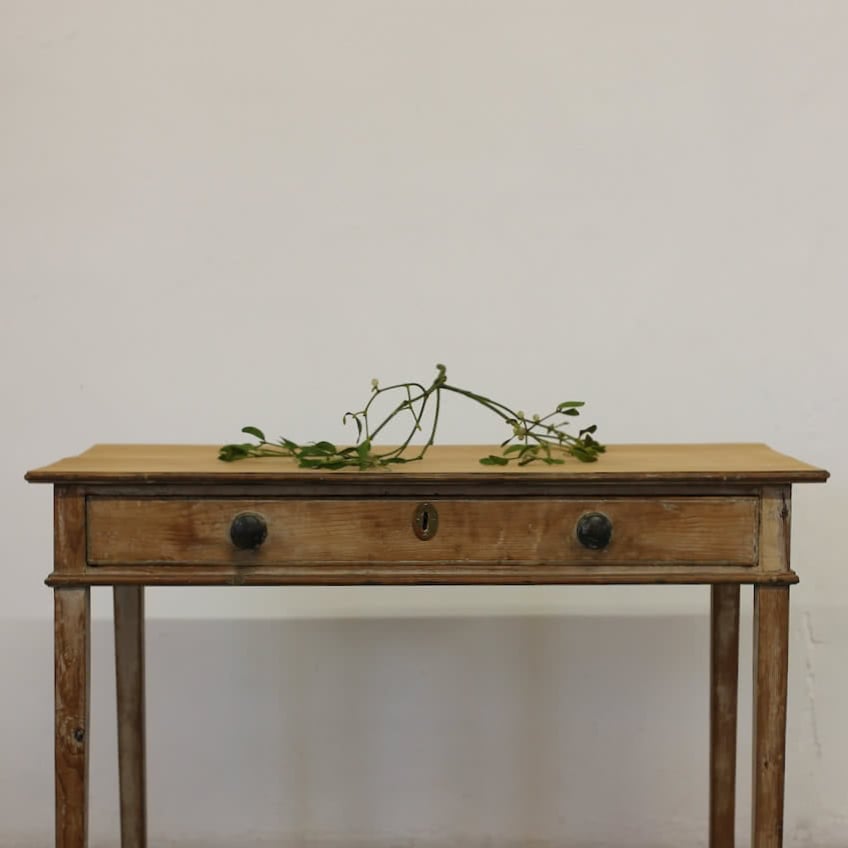 beautiful georgian table with original paint