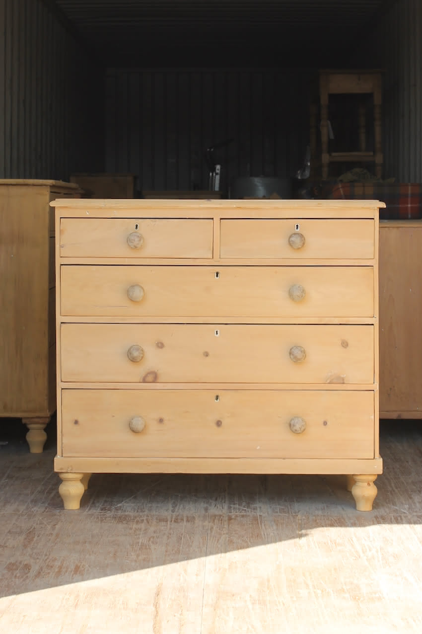 gorgeous fine antique pine chest with five graduating drawers, wooden knobs and new turned feet======================================--