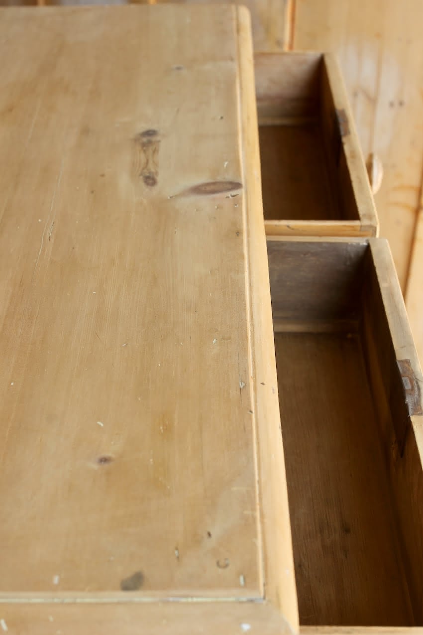 gorgeous fine antique pine chest with five graduating drawers, wooden knobs and new turned feet.