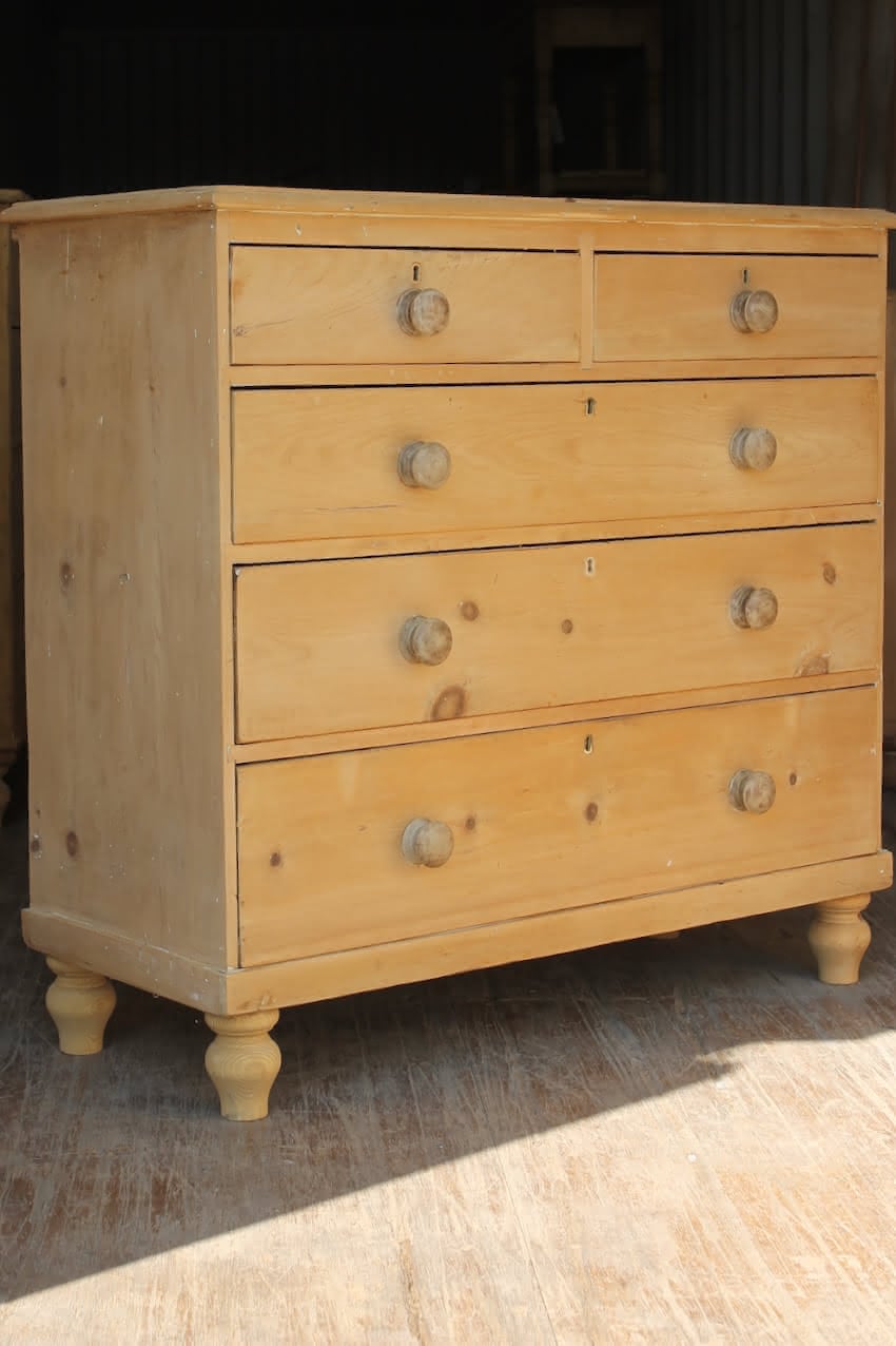 gorgeous fine antique pine chest with five graduating drawers, wooden knobs and new turned feet.