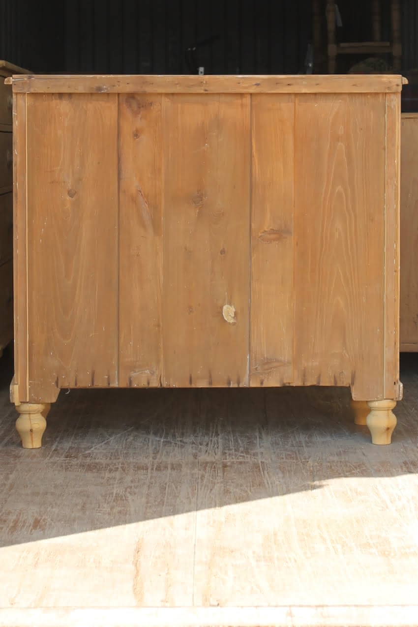 gorgeous fine antique pine chest with five graduating drawers, wooden knobs and new turned feet.