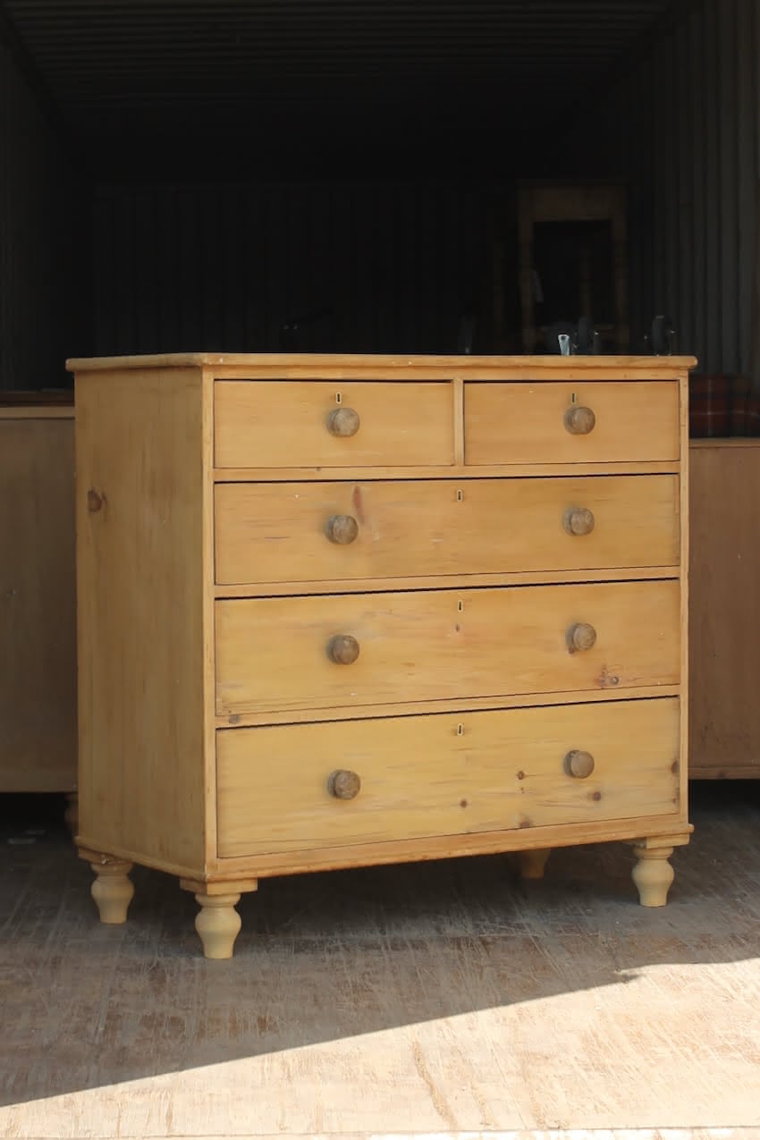 beautiful fine pine large victorian chest with five graduating drawers, very clean condition with wooden knobs & new turned feet.