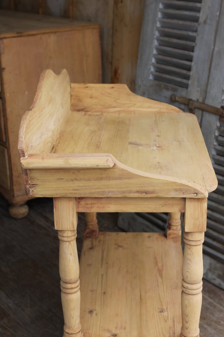 gorgeous fine antique pine chest with five graduating drawers, wooden knobs and new turned feet.