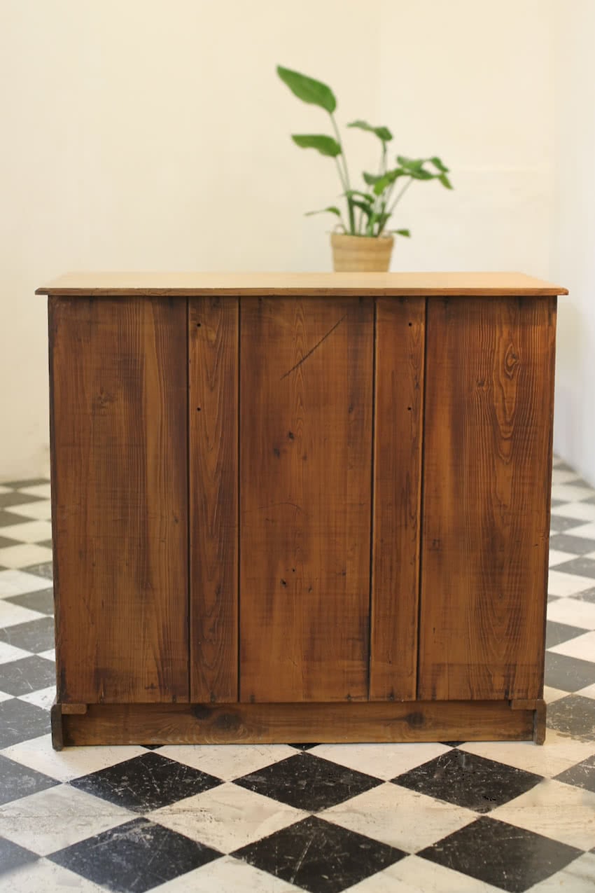 lovely restored solid and heavy victorian pitch pine very clean chest, original wooden knobs, the chest has a waxed finish.