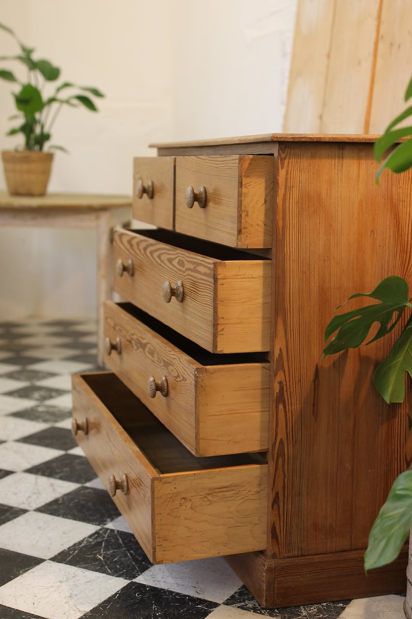 lovely restored solid and heavy victorian pitch pine very clean chest, original wooden knobs, the chest has a waxed finish.