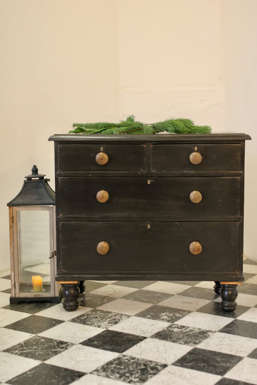 very pretty cute victorian refinished pine restored chest with contrasting wooden knobs and original turned feet.