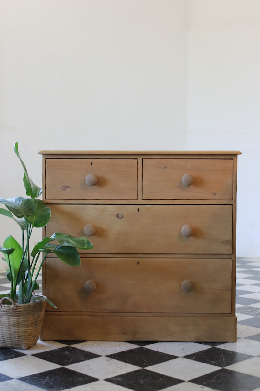 lovely clean looking restored victorian pine chest with fairly large drawers, six wooden knobs & deep plinth.