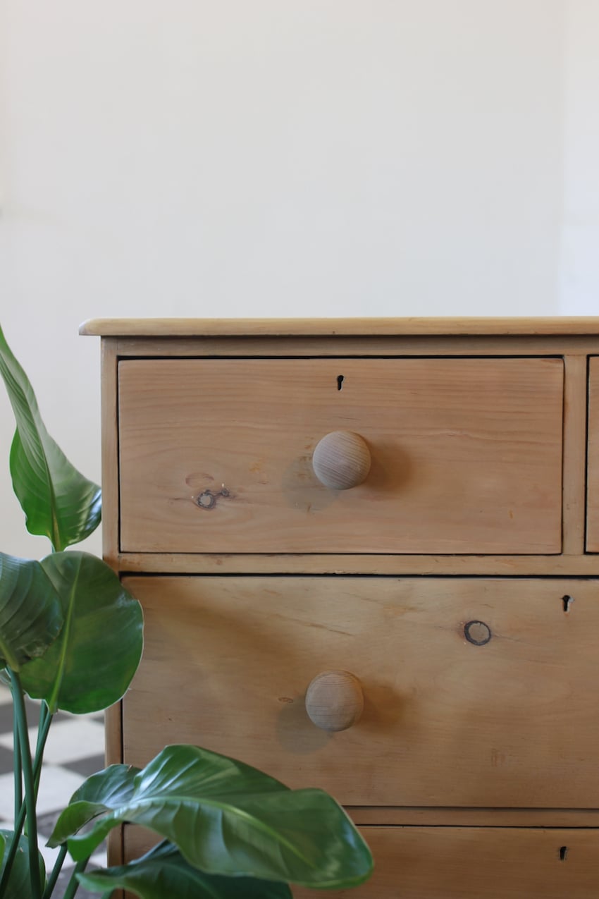 lovely clean looking restored victorian pine chest with fairly large drawers, six wooden knobs & deep plinth.