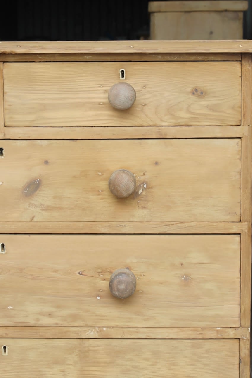 classically shaped victorian chest of drawers with five graduating drawers original knobs and super pretty turned feet..
