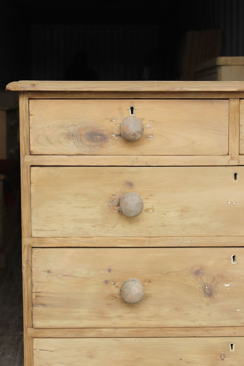 classically shaped victorian chest of drawers with five graduating drawers original knobs and super pretty turned feet..
