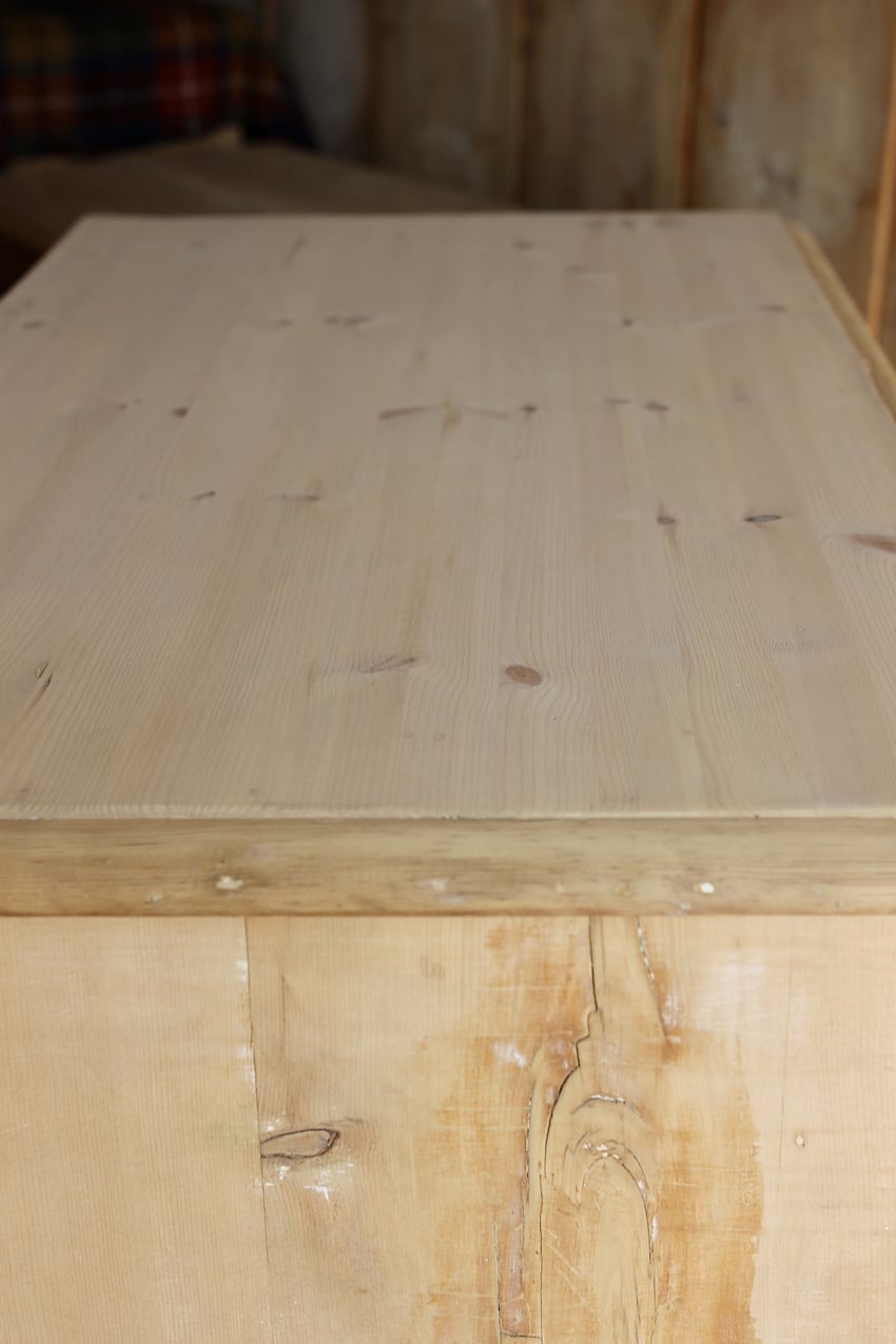 ovely looking rustic victorian pine large chest with deep drawer.s, wooden knobs and original round bun feet, some marks to top and sides of chest, new top added (shown in pics).&nbsp;