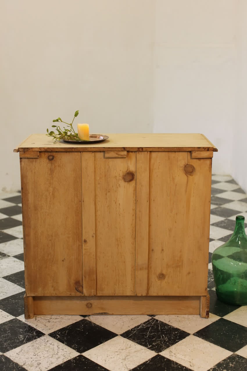 victorian restored rustic looking pine chest with four graduating drawers, wooden knobs and a deep plinth.
