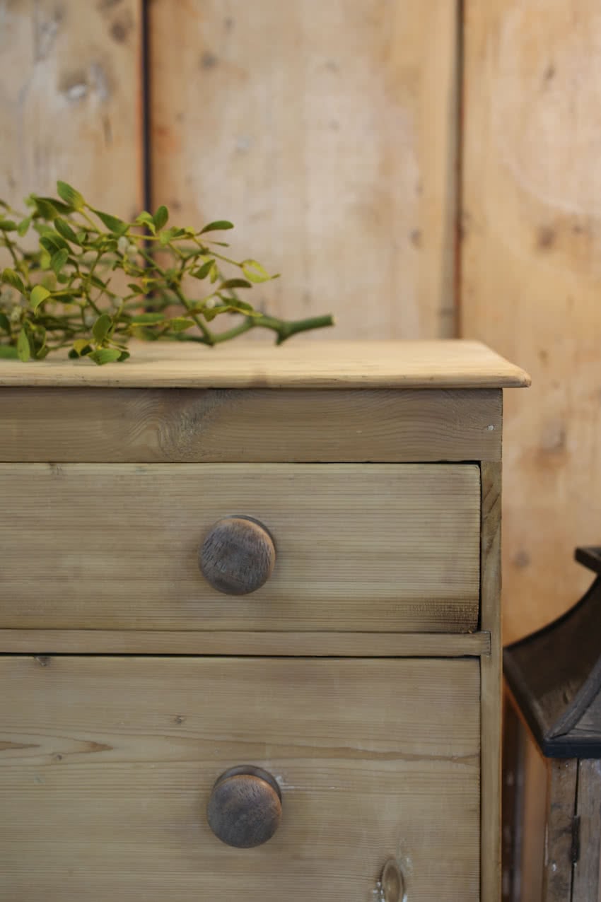 pretty rustic looking restored victorian pine chest with three graduating drawers, contrasting knobs & original turned feet.
