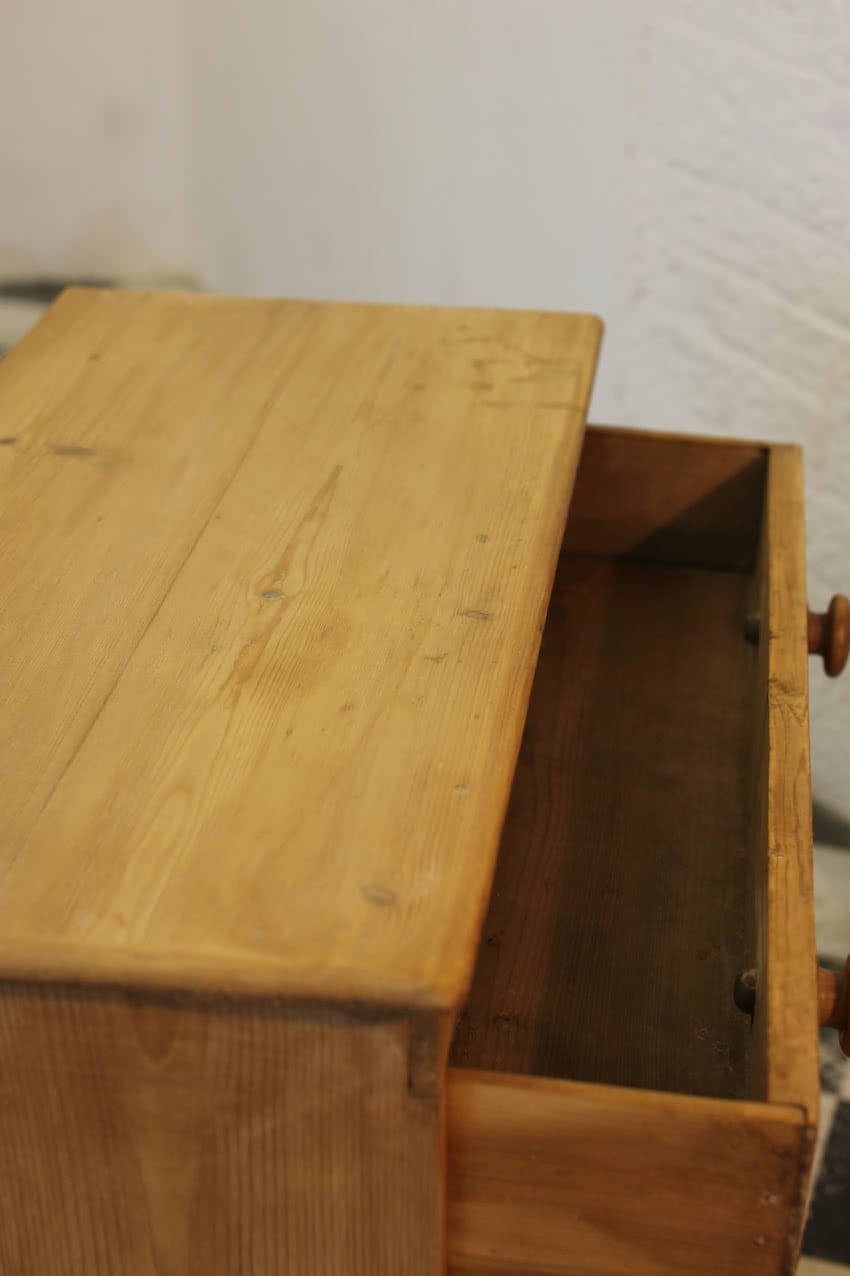 pretty rustic looking restored victorian pine chest with three graduating drawers, contrasting knobs & original turned feet.