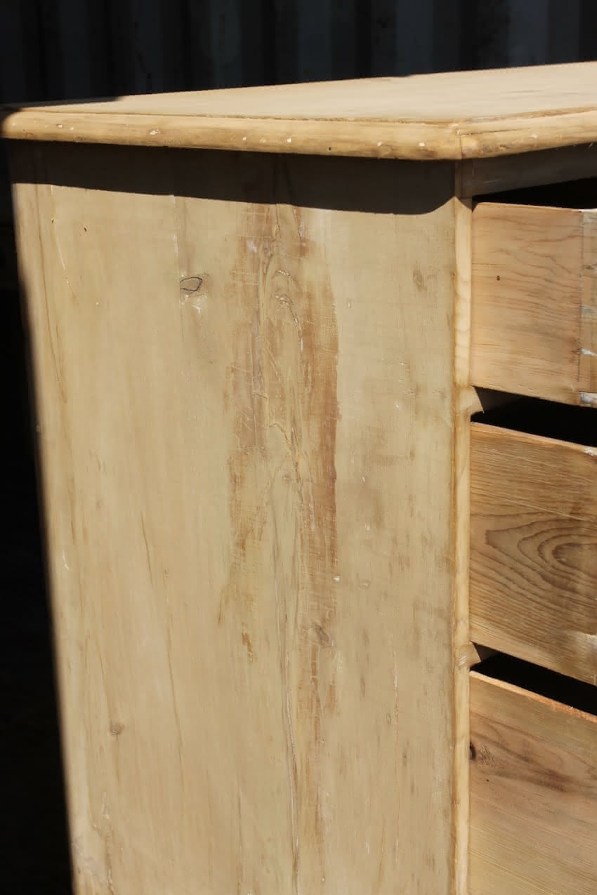 lovely looking rustic victorian pine large chest of five graduating deep drawer.s with wooden knobs and original round bun feet.