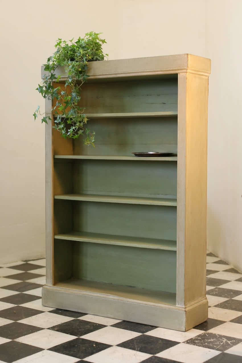 gorgeous victorian painted pine bookcase with plinths top & bottom, the bookcase has four shelves & lovely original back pine boards.