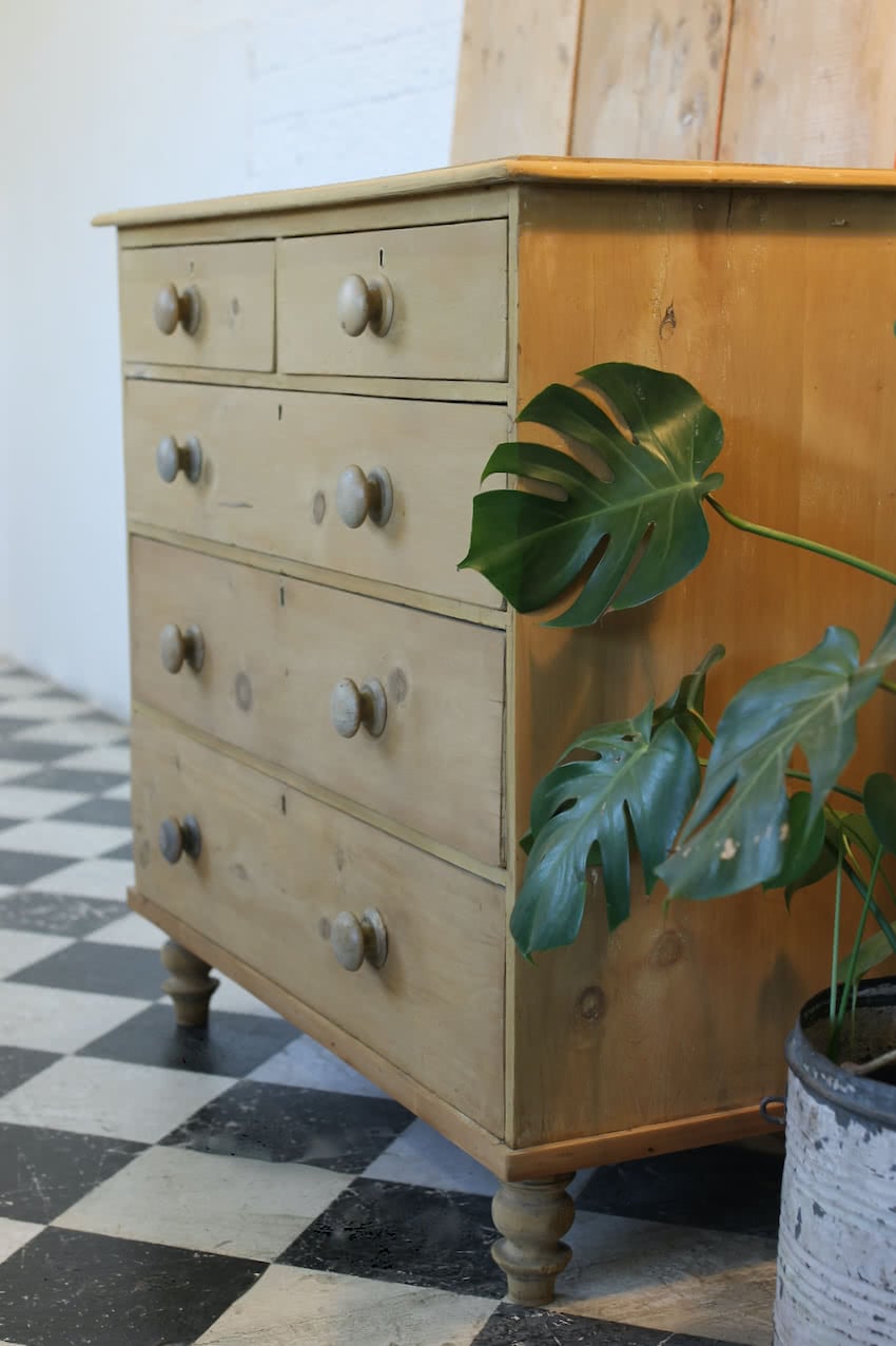 classic restored victorian pine chest of drawers with five graduating drawers, original wooden knobs & pretty turned feet.