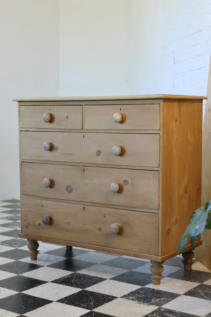classic restored victorian pine chest of drawers with five graduating drawers, original wooden knobs & pretty turned feet.